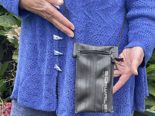 praktische Crossbody für allerlei Krimskrams