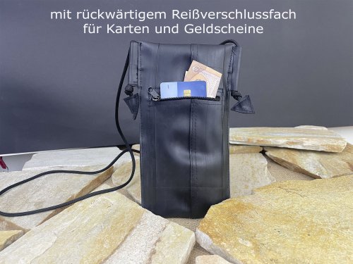 Handyumhängetasche aus Upcycling-Fahrradschlauch – vegan