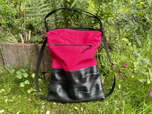 Rucksacktasche aus Fahrradschlauch und Jeans