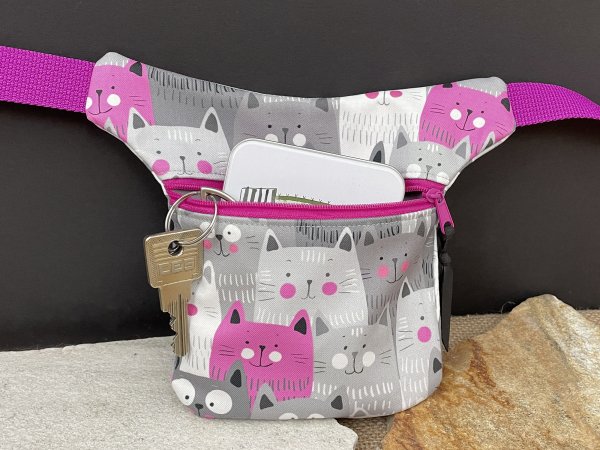 Bauchtasche in pink-grau mit Katzen