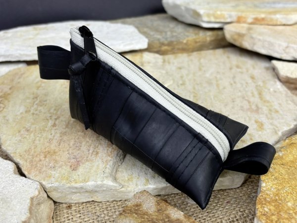 Schlüsseltasche mit beigem Reißverschluss